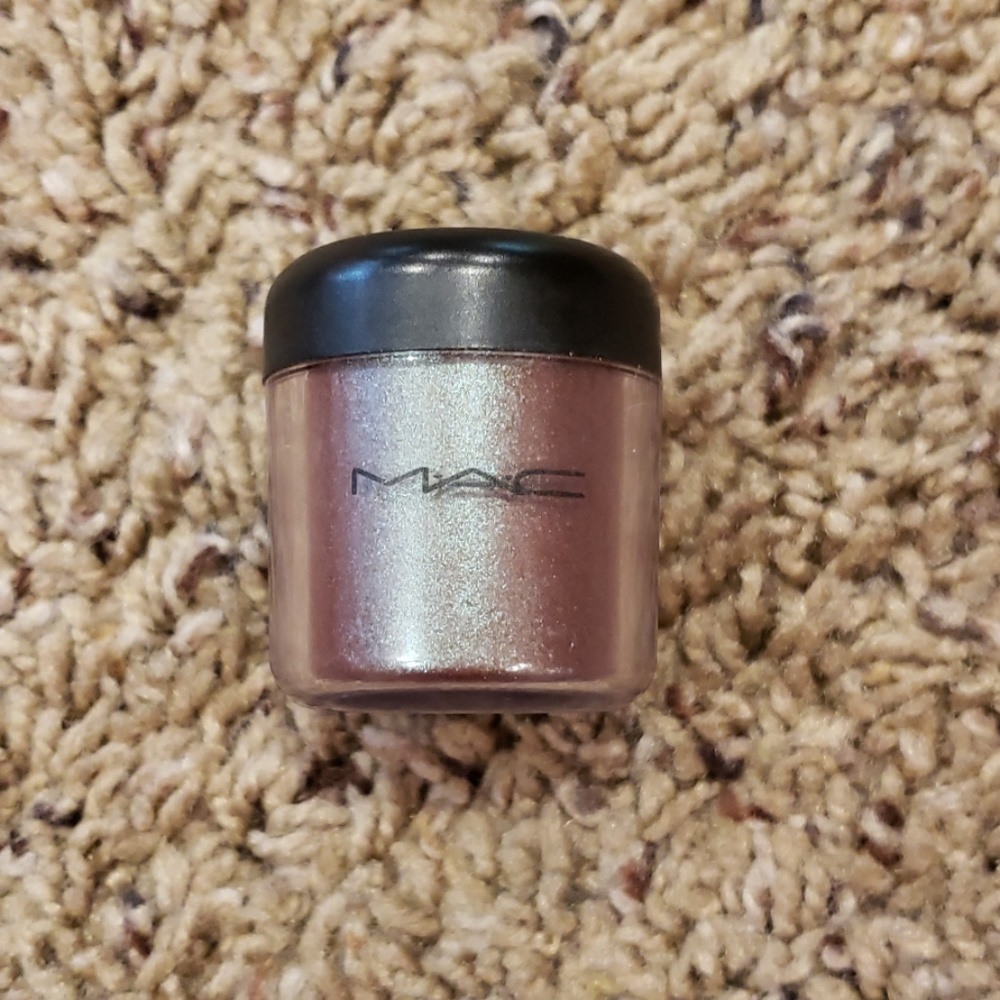 M.A.C Blue Brown lose pigment